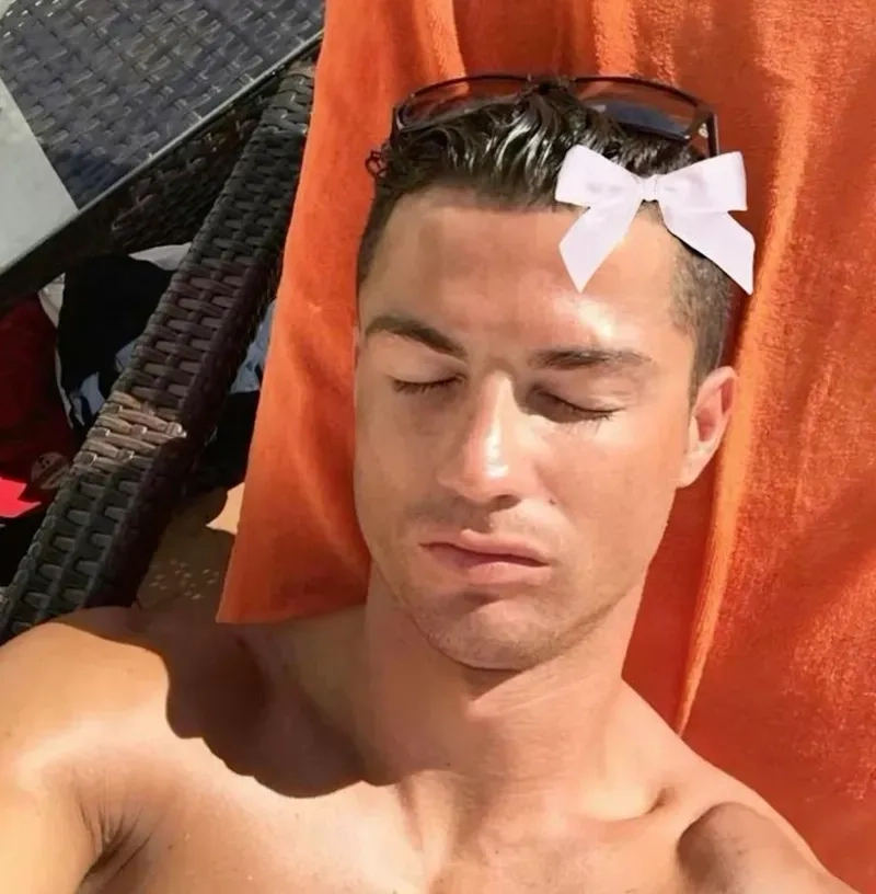 Ronaldo meme siu thể hiện sự hài hước trong cuộc sống