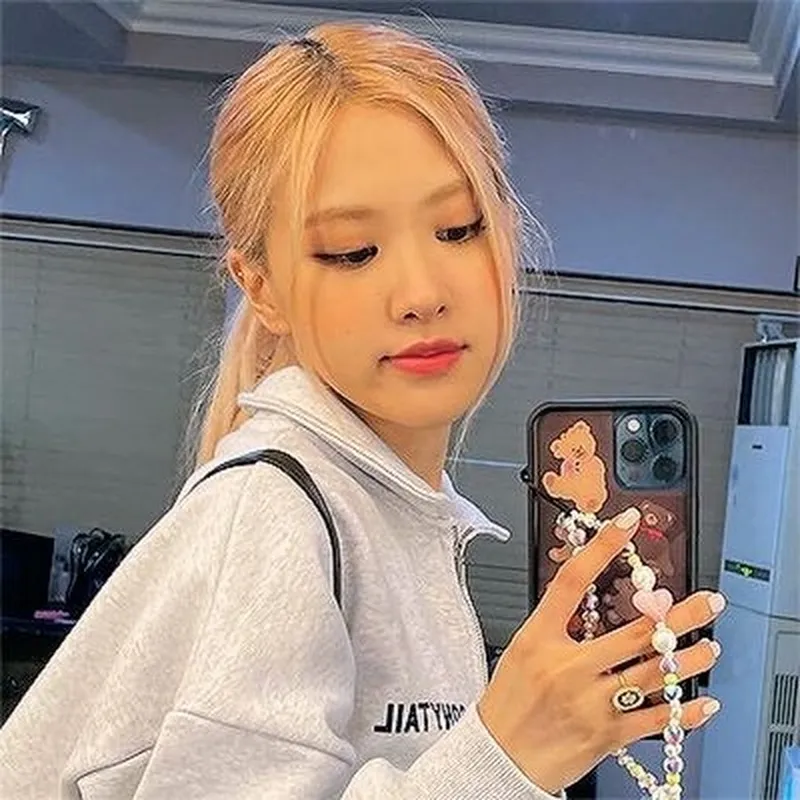 Rose Blackpink trong avatar siêu quyến rũ và thần thái