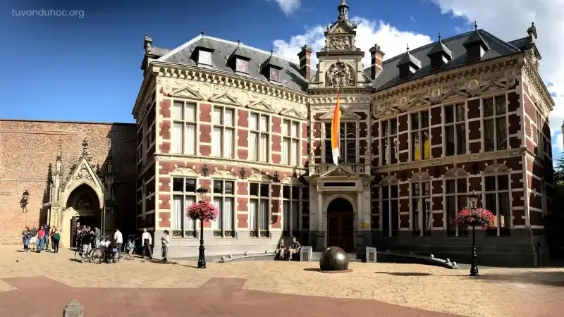 Đại học Utrecht, hay còn được biết đến là University of Utrecht