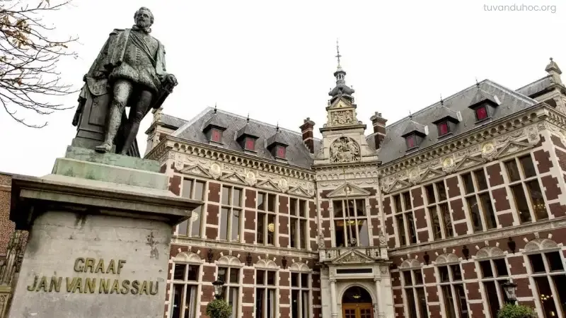  Utrecht University là một trong những trường công lập hàng đầu tại Hà Lan