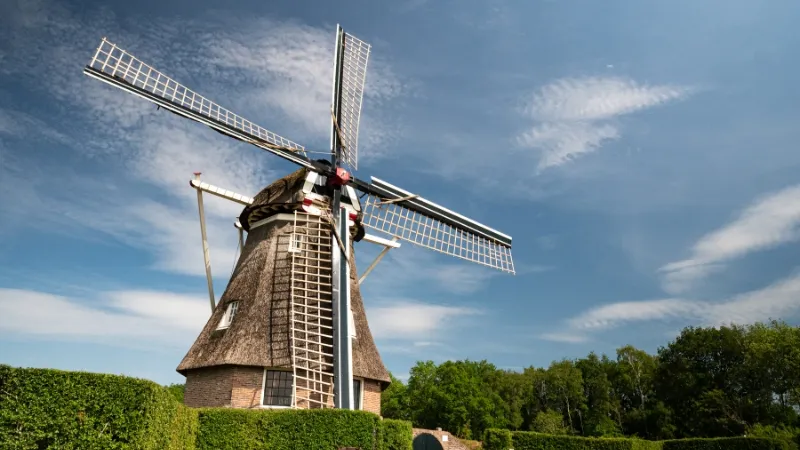 Du lịch Giethoorn Hà Lan, chèo thuyền qua những con kênh thơ mộng