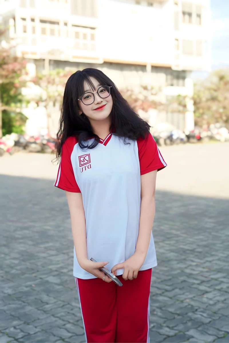 Ảnh gái xinh tóc ngắn cute thể hiện nét dễ thương và nhí nhảnh khó cưỡng