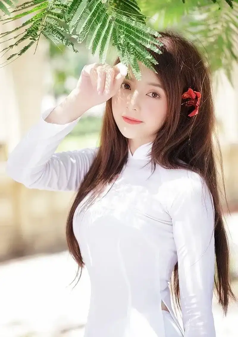 Gái xinh tóc dài đeo kính cute mang đến hình ảnh dịu dàng và trí thức khiến fan xao xuyến