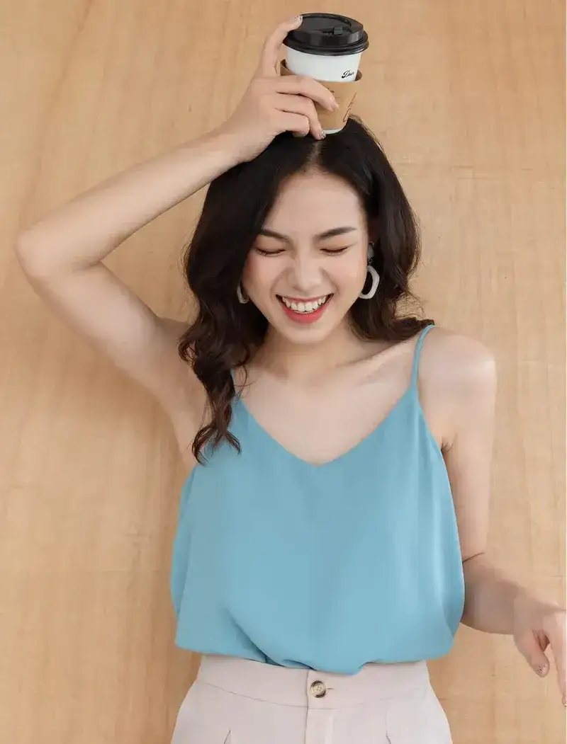 Gái xinh mặc áo croptop khoe vòng eo nhỏ nhắn và phong cách trẻ trung cá tính