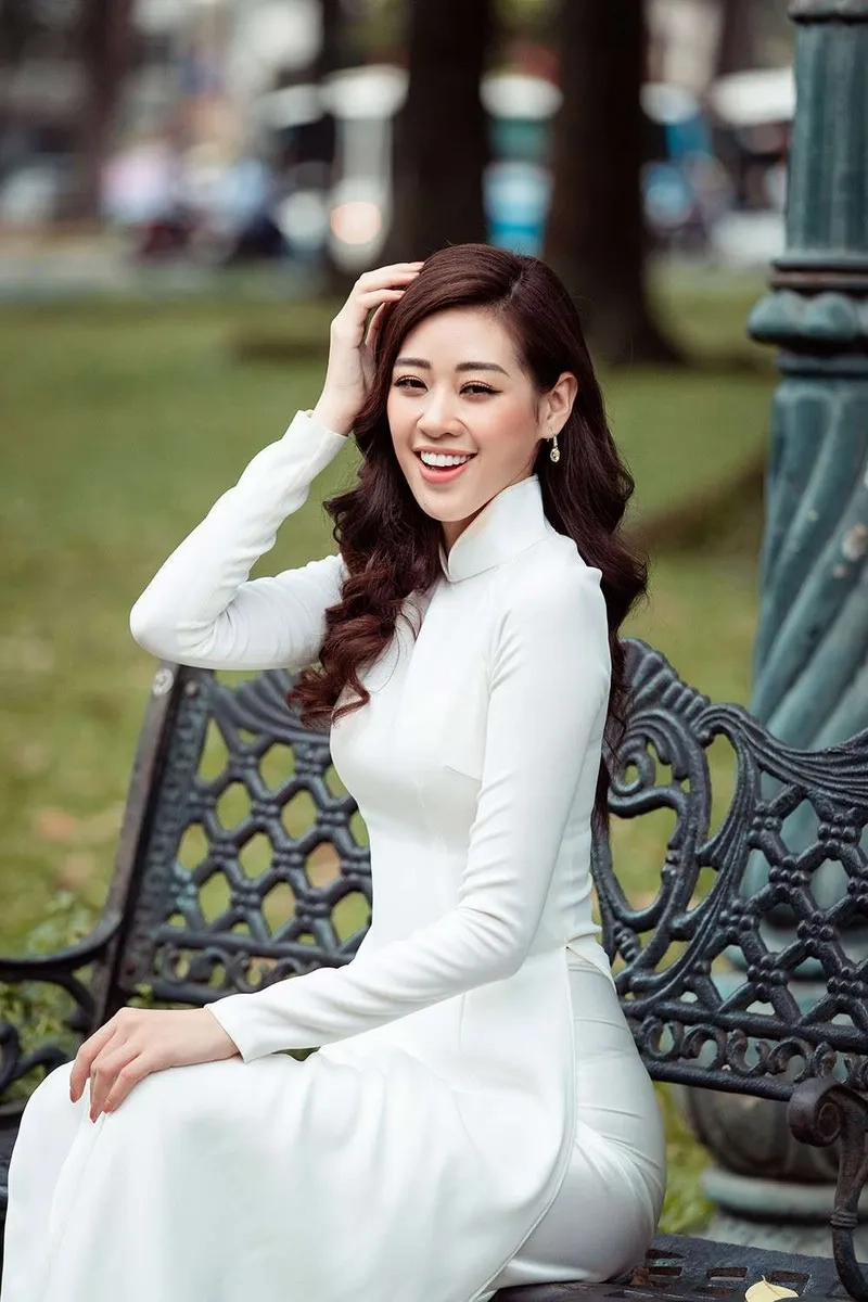 Khánh Vân gây ấn tượng Miss Universe với phong cách chuyên nghiệp và quyến rũ