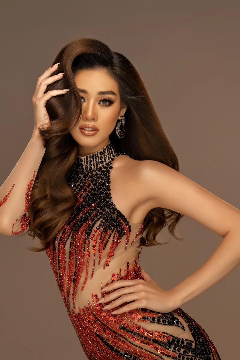 Khánh Vân Miss Universe 2021 gây ấn tượng mạnh với thần thái rạng ngời