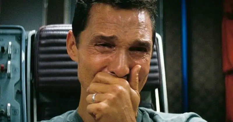 Man crying meme mang lại sự hài hước cho người xem