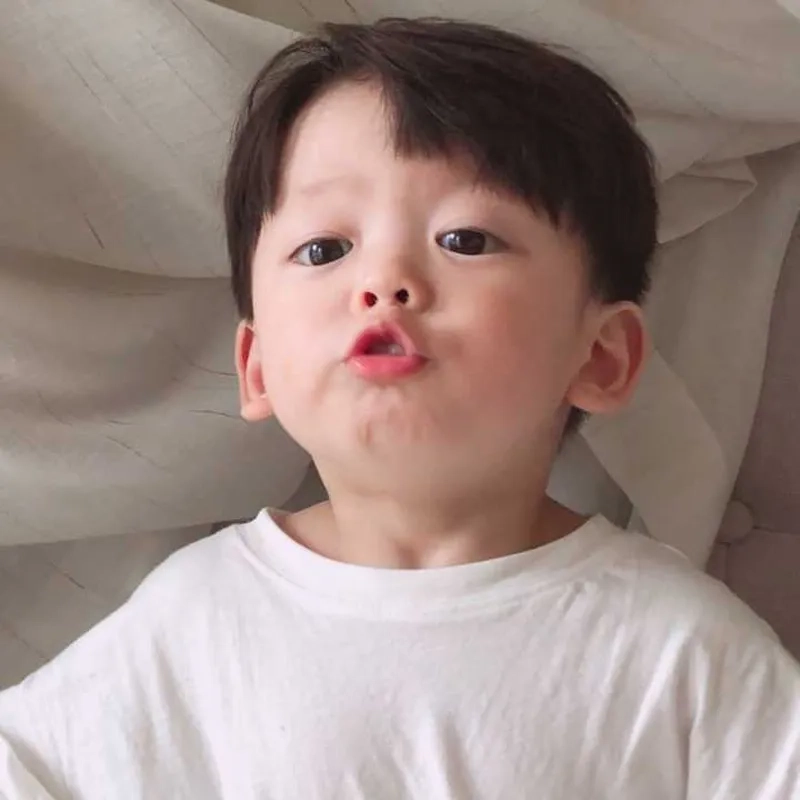 Meme em bé cute hài hước khiến bạn không thể nhịn cười