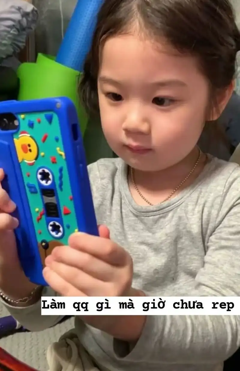 Em bé dễ thương meme mang lại niềm vui cho mọi người