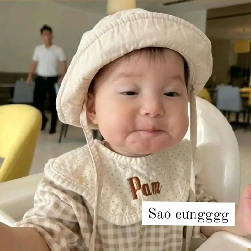 Ảnh chế em bé ho ra trái tim meme dễ thương và hài hước