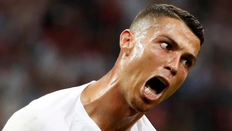 Cristiano Ronaldo meme thể hiện sự hài hước trong những tình huống khó xử