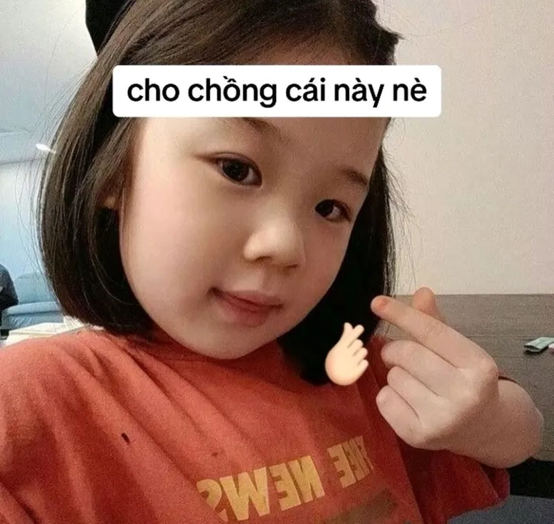 Meme mèo cười vô tri là biểu tượng cho sự vui vẻ và hài hước