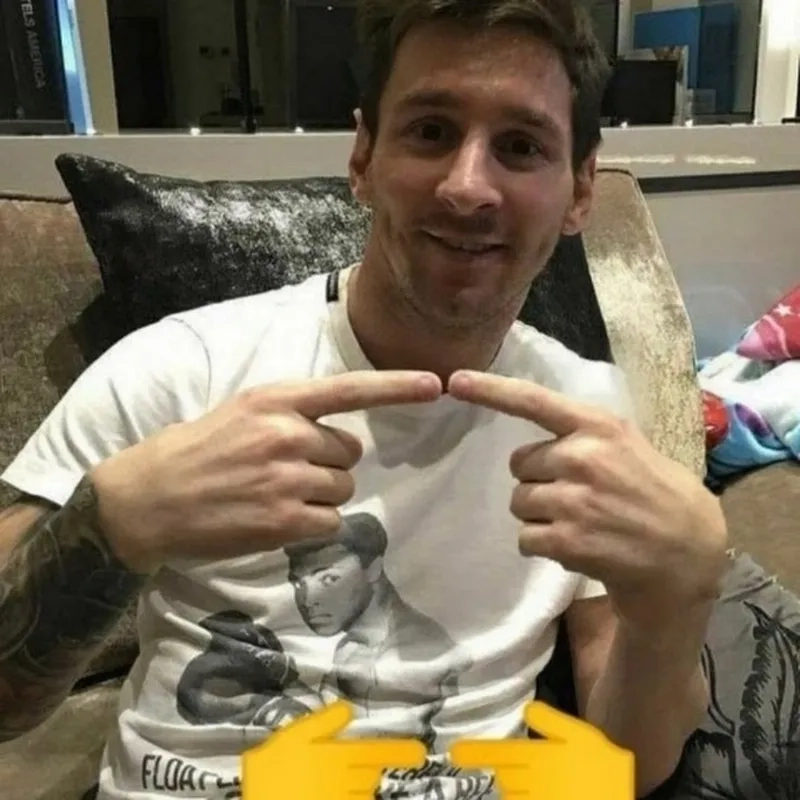 Messi meme ronaldo thể hiện cuộc chiến không hồi kết giữa hai huyền thoại