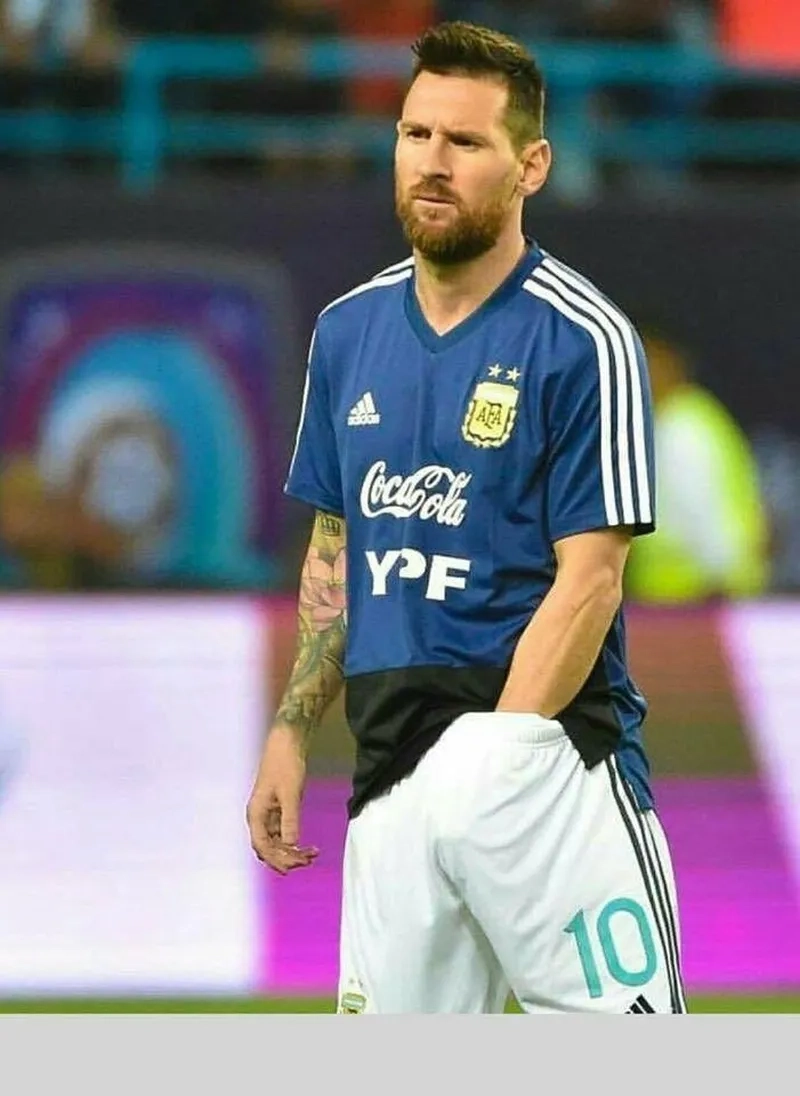 Meme messi ronaldo là biểu tượng của sự cạnh tranh trong bóng đá