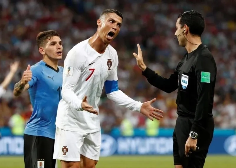 Meme Messi vs Ronaldo khiến bạn không thể nhịn cười với sự hài hước