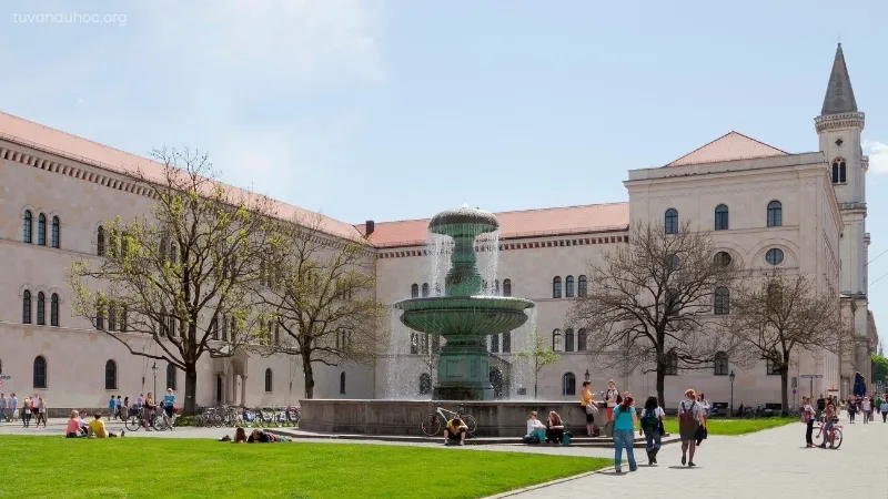 Đại học Ludwig Maximilian Munich (LMU), hay còn gọi là Ludwig Maximilian University