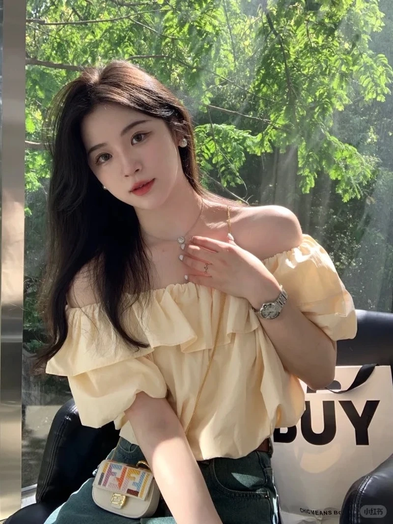 Gu phối đồ ấn tượng của gái mặc áo trễ vai phong cách