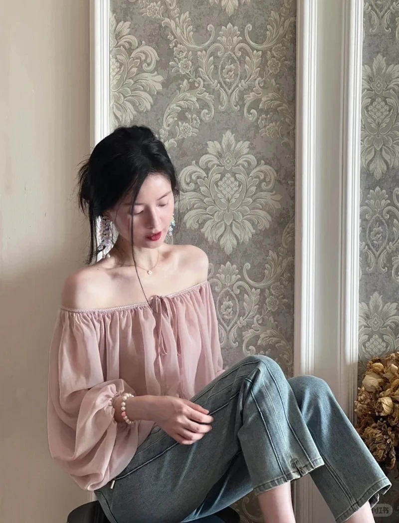 Cá tính riêng của gái mặc áo trễ vai cá tính