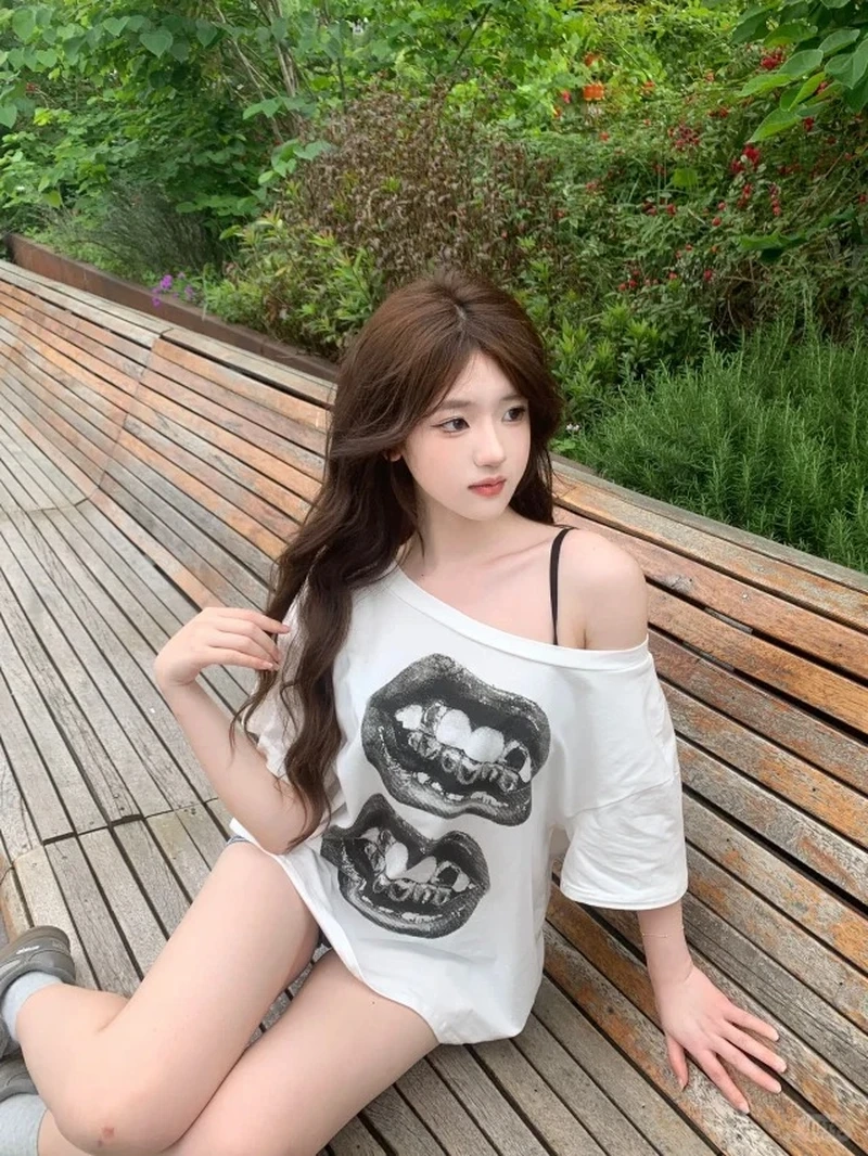Thể hiện khí chất qua gái mặc áo trễ vai phong thái